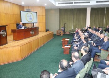 وزير الصناعة يجتمع مع 23 شركة لمصنعي الاتوبيسات والمركبات ومكوناتها لاستعراض قدرات المصنعين المحليين لتوطين صناعة المركبات