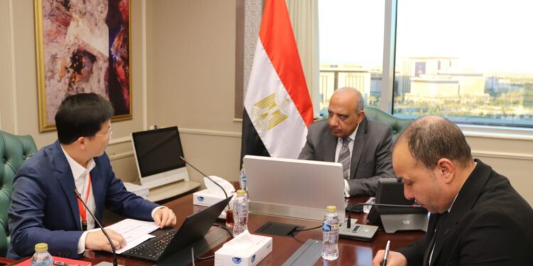 وزير الكهرباء يبحث مع مجموعة الصين الجنوبية التعاون فى مجالات دمج الطاقات المتجددة