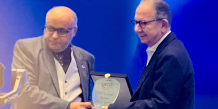 تكريم إيهاب عبد العال في مؤتمر «Hotel Tech» لدوره في دعم وتطوير خدمات الضيافة وتحديثها