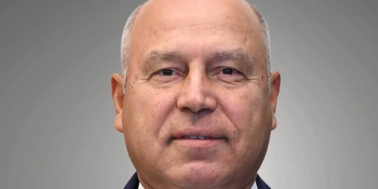 وزير الصناعة يصل العاصمة البريطانية لندن لترأس الوفد المصري في اجتماعات الجمعية العامة للمنظمة البحرية الدولية