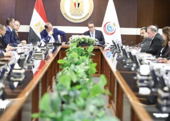 وزير الصحة يبحث مع وزير المالية انتظام سلاسل توريد الأدوية والمستلزمات الطبية