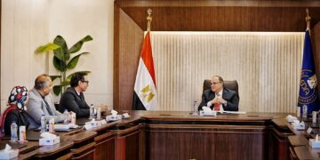 رئيس هيئة الدواء المصرية يلتقي ممثلي «صن فارما» لبحث دعم الصناعة وتطوير التوسع الصناعي والتصديري