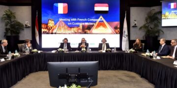  لقاء مصري–فرنسي موسّع لبحث تطوير الإجراءات وتعزيز الاستثمارات بين هيئة الاستثمار والجمارك والشركات الفرنسية
