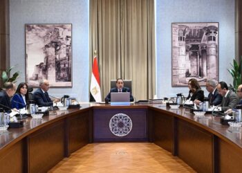 رئيس الوزراء يتابع الموقف التنفيذي لجهود مواجهة التعديات وحماية مجرى نهر النيل