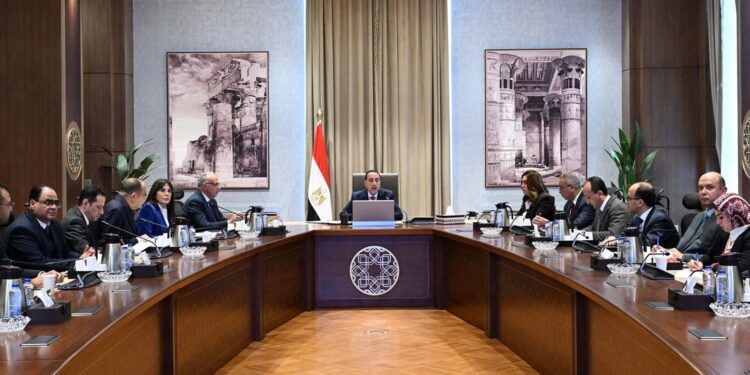 رئيس الوزراء يتابع الموقف التنفيذي لجهود مواجهة التعديات وحماية مجرى نهر النيل