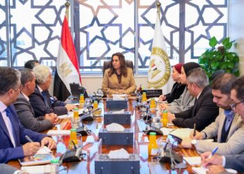 وزيرة التنمية المحلية تبحث فرص الاستثمار المستدام داخل المحميات الطبيعية مع أحد المستثمرين