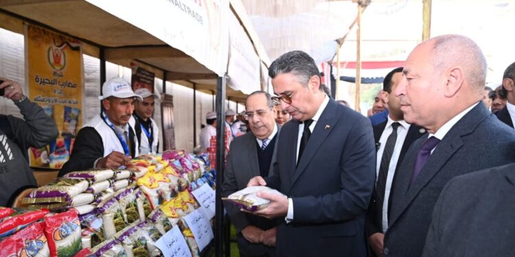وزير التموين ومحافظ القاهرة يفتتحان سوق اليوم الواحد بالمرج لتوفير السلع بأسعار مخفضة للمواطنين