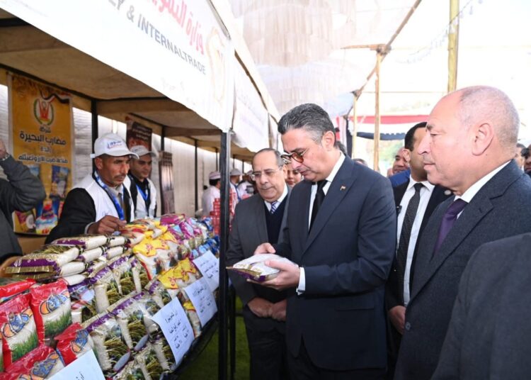 وزير التموين ومحافظ القاهرة يفتتحان سوق اليوم الواحد بالمرج لتوفير السلع بأسعار مخفضة للمواطنين