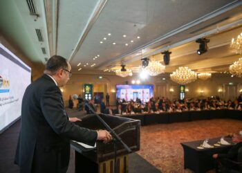 وزير قطاع الأعمال العام يستعرض فرصًا استثمارية واعدة في مختلف القطاعات التابعة