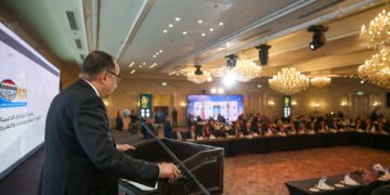 وزير قطاع الأعمال العام يستعرض فرصًا استثمارية واعدة في مختلف القطاعات التابعة