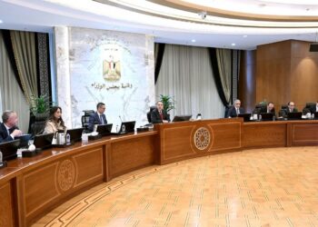 رئيس الوزراء لمجتمع رجال الأعمال والمستثمرين: ضاعفوا استثماراتكم … المناخ جاذب … والفرص واسعة وواعدة.. فاغتنموها