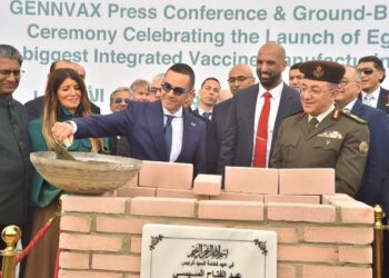 وزير الاستثمار يضع حجر الأساس مصنع شركة جينفاكس إيجيبت للصناعات الدوائية بالمنطقة الاقتصادية لقناة السويس