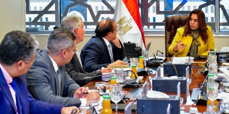  وزيرة التنمية المحلية تلتقي عددًا من المستثمرين لدفع مسار الاستثمار المستدام بالمحميات الطبيعية ودعم توجه الدولة نحو التنمية الشاملة
