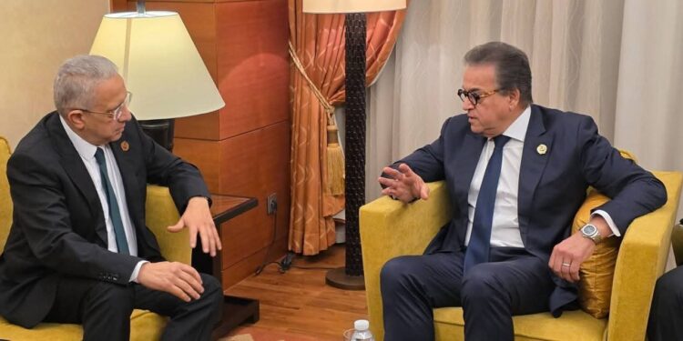 الدكتور خالد عبدالغفار يلتقي وزير الصحة التونسي لبحث تعزيز التعاون في القطاع الصحي