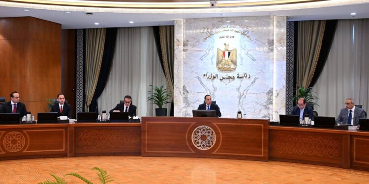 رئيس الوزراء يُطالب بتوفير موارد إضافية أو استثنائية لكل من منظومة التأمين الصحي الشامل و حياة كريمة