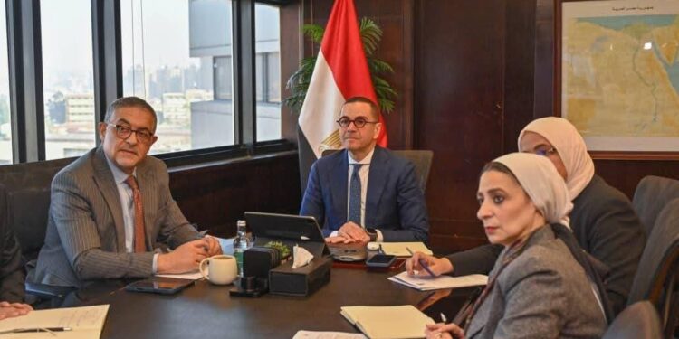 وزير الاستثمار يبحث مع نظيره الكوري تعزيز العلاقات الاستثمارية والتجارية بين مصر وكوريا الجنوبية