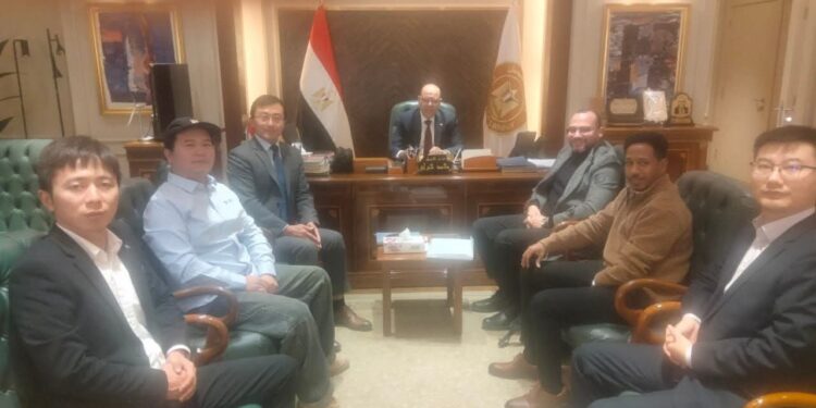 وزارة العمل تواصل تسهيل الإجراءات للمستثمرين لاستخراج تصاريح عمل الأجانب