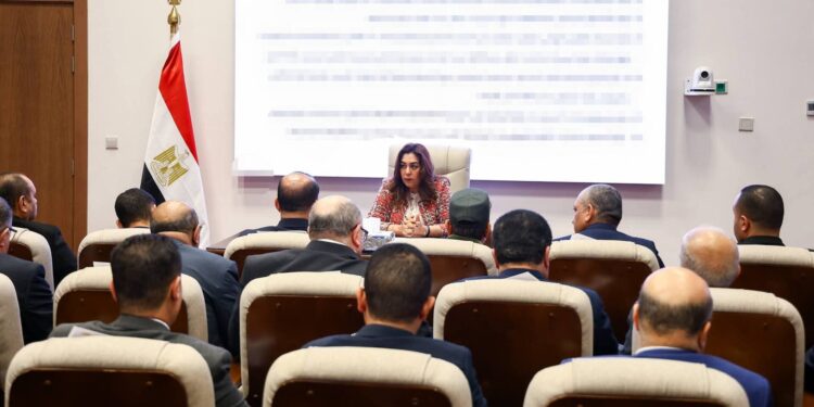 وزيرة التنمية المحلية تتابع الاستعدادات إنطلاق الموجة 28 لإزالة التعديات على أملاك وأراضي الدولة 