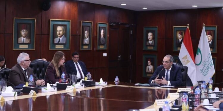 وزير الاتصالات: إضافة 1000 منفذ بريد جديد ونشر أكثر من 3000 ماكينة صراف آلي في مكاتب البريد منذ عام 2018