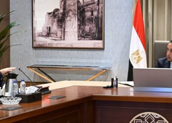 ضمن برنامج الطروحات الحكومية: رئيس الوزراء يتابع خطة التوسّع في طرح المزيد من الشركات بالبورصة خلال العام المقبل