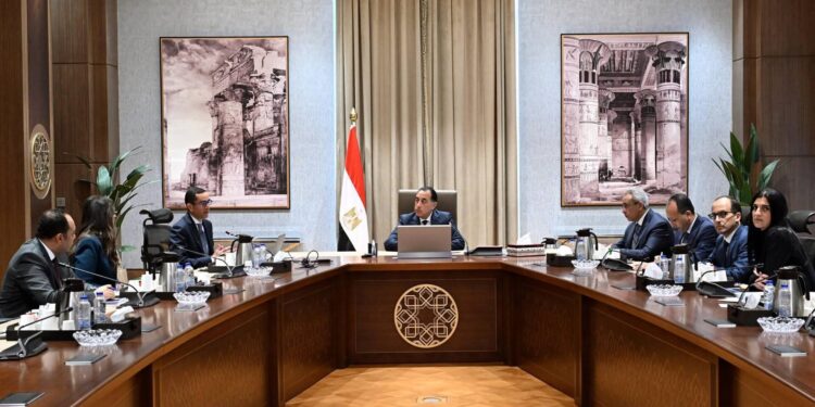 رئيس الوزراء يتابع آليات تحقيق أقصى استفادة من الأصول التي تم نقل ملكيتها لصندوق مصر السيادي