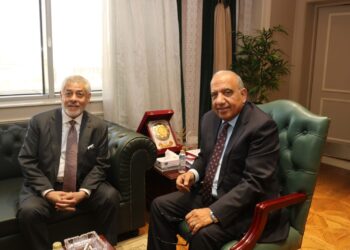 وزير الكهرباء يبحث مع شركة AMEA POWER الإماراتية زيادة التعاون فى مجالات الطاقة المتجددة والتوسع فى محطات تخزين الطاقة