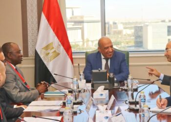 وزير الكهرباء يبحث مع وفد مؤسسة التمويل الدولية سبل دعم وتعزيز الشراكة بين الجانبين 