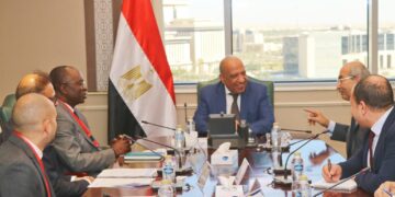 وزير الكهرباء يبحث مع وفد مؤسسة التمويل الدولية سبل دعم وتعزيز الشراكة بين الجانبين 