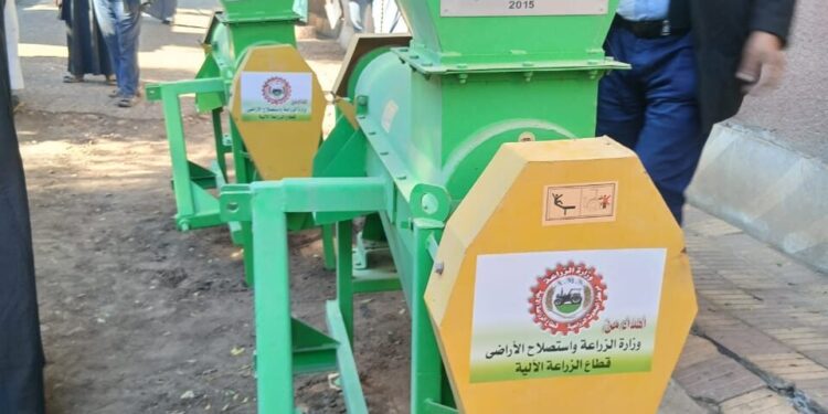 لتعظيم العائد ونشر الميكنة.. الزراعة توزع أكثر من 400 فراطة ذرة مُعاد تأهيلها كمنح لصغار المزارعين