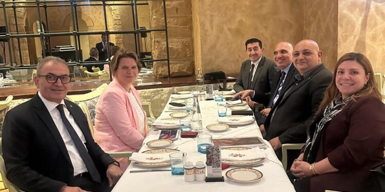 جلسة مباحثات بين قيادات قطاع الملابس والغزل مع رابطة مصنّعي الآلات الألمانية حول معرض Texprocess 2026