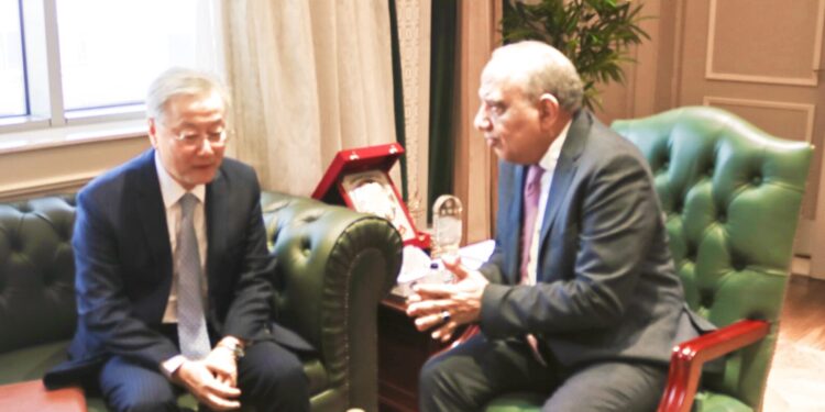 وزير الكهرباء يستقبل سفير كوريا الجنوبية بالقاهرة لبحث سبل دعم وتعزيز الشراكة والتعاون وفرص الاستثمار فى مجالات الطاقات المتجددة