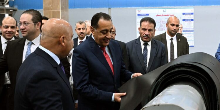 رئيس الوزراء يتفقد مشروع رفع كفاءة وتأهيل مركز تكنولوجيا دباغة الجلود بمدينة الروبيكي