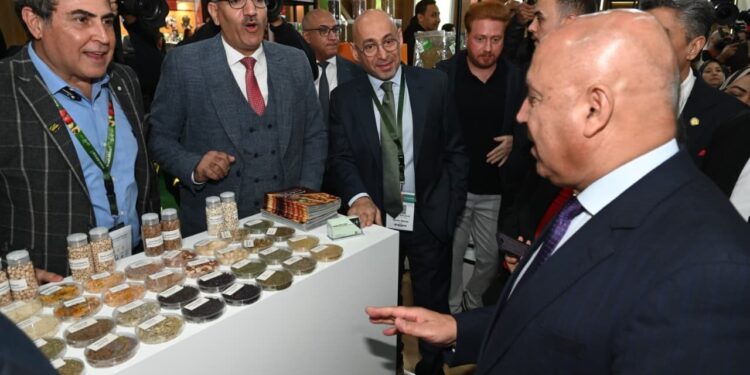 وزير الصناعة يزور جناح قطرات الطبيعة للتعقيم في معرض فوود أفريكا 2025 ويشيد بالتكنولوجيا الأولى من نوعها