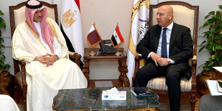 وزير الصناعة يبحث مع وزير التجارة الخارجية القطري تدشين مشروعات تكاملية مصرية قطرية