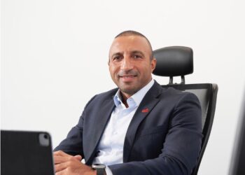 إي آند مصر تطلق أول حملة لإعادة تدوير الزجاجات البلاستيكية من خلال آلات البيع العكسي الذكية بالتعاون مع «دورها»