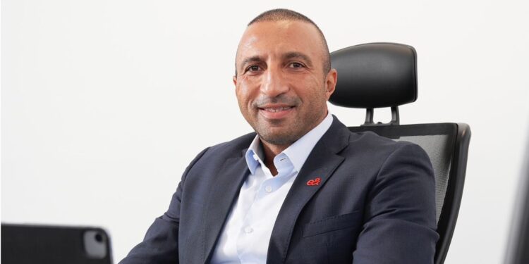 إي آند مصر تطلق أول حملة لإعادة تدوير الزجاجات البلاستيكية من خلال آلات البيع العكسي الذكية بالتعاون مع «دورها»