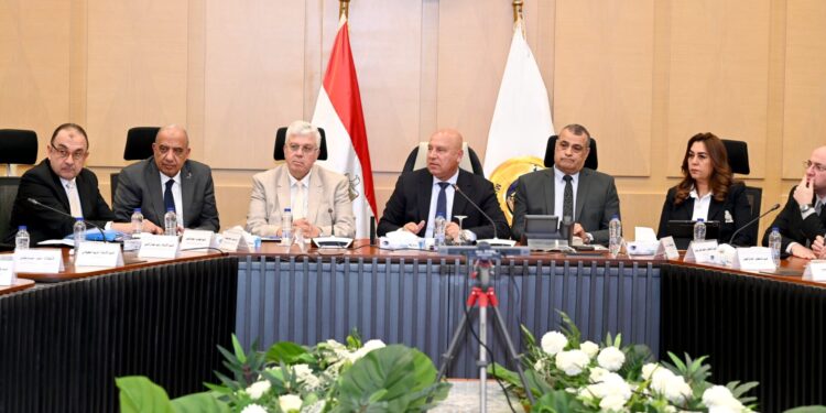 وزير الصناعة يترأس الاجتماع السادس والثلاثين للمجموعة الوزارية للتنمية الصناعية