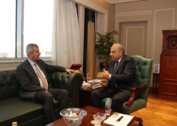 وزيرا الكهرباء ونظيره الأردني يشهدان مراسم توقيع عقد تبادل الطاقة الكهربائية لعام 2026