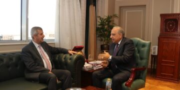 وزيرا الكهرباء ونظيره الأردني يشهدان مراسم توقيع عقد تبادل الطاقة الكهربائية لعام 2026