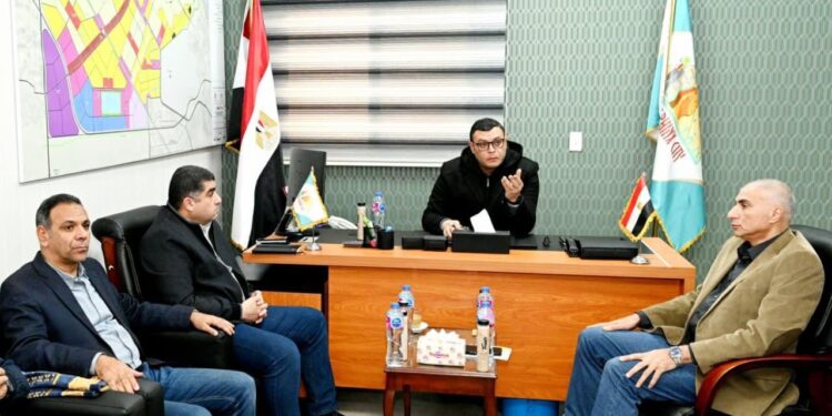 وزير الإسكان يعقد اجتماعاً بمقر جهاز مدينة سفنكس الجديدة لاستعراض ملفات العمل وموقف المشروعات بالمدينة