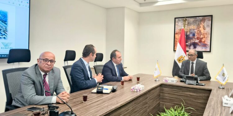 نائب وزير الإسكان يستقبل مسئولي إحدى الشركات التركية لبحث فرص التعاون في مشروعات المياه والصرف الصحي