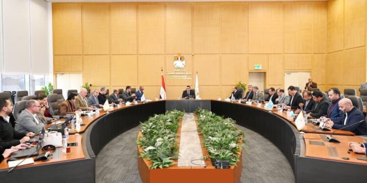 وزير الإسكان يعقد اجتماعاً لمتابعة موقف مشروعات المبادرة الرئاسية «حياة كريمة» لتطوير قرى الريف المصري