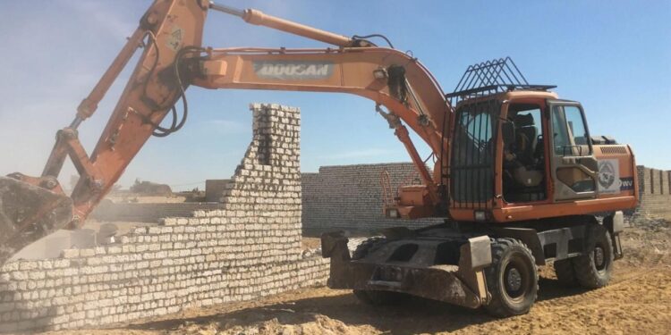 تنفيذا لتوجيهات وزير الإسكان: أجهزة المدن الجديدة تواصل تنفيذ حملات إزالة التعديات ومخالفات البناء واسترداد الأراضي المخالفة