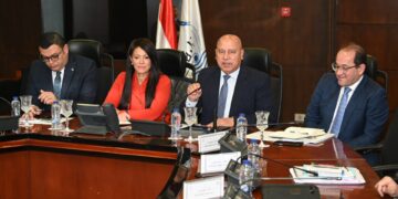 وزير الصناعة يبحث مع وزراء التخطيط والإسكان والمالية لتعزيز منظومة مرافق المناطق الصناعية المقامة بالمحافظات وتدبير الاعتمادات المالية المطلوبة 