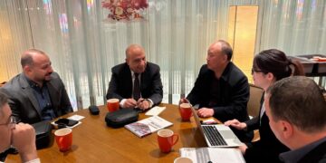 وزير الكهرباء يبحث مع مجموعة شركات «إنكورا» و«جوتيانج » و«هونغجى» توطين صناعة المهمات الكهربائية