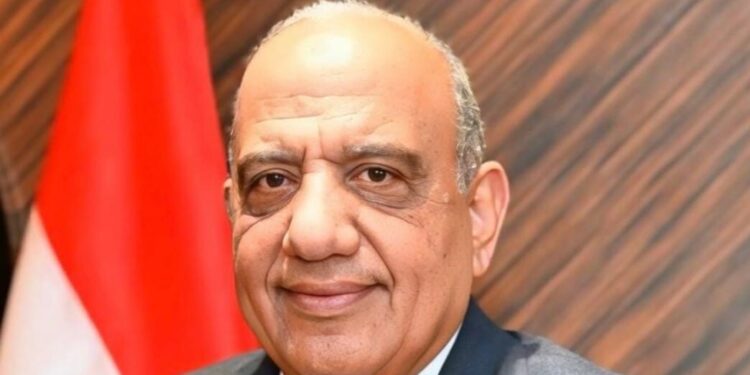 وزير الكهرباء يغادر إلى العاصمة الصينية بكين لبحث سبل التعاون فى مجالات استخراج وتعدين الخامات الأرضيّة 