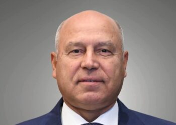 وزير الصناعة والنقل يتوجه لجيبوتي في زيارة هامة لتعزيز التعاون المشترك بين الجانبين 