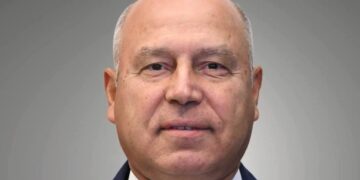 وزير الصناعة والنقل يتوجه لجيبوتي في زيارة هامة لتعزيز التعاون المشترك بين الجانبين 