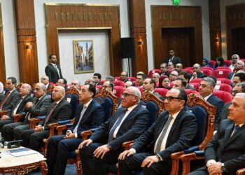 رئيس الوزراء يتفقد أعمال تطوير مصنع عربات السكك الحديدية ومترو الأنفاق «سيماف» بحلوان