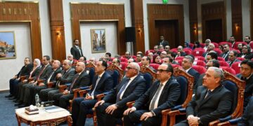 رئيس الوزراء يتفقد أعمال تطوير مصنع عربات السكك الحديدية ومترو الأنفاق «سيماف» بحلوان